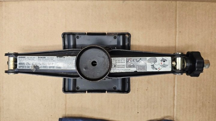 MERCEDES W168 ДОМКРАТ КЛЮЧ ШПОНКА ТРЕУГОЛЬНИК ЧЕХОЛ A1685830715 ОРИГИНАЛ ЕВРОПА, фото 10