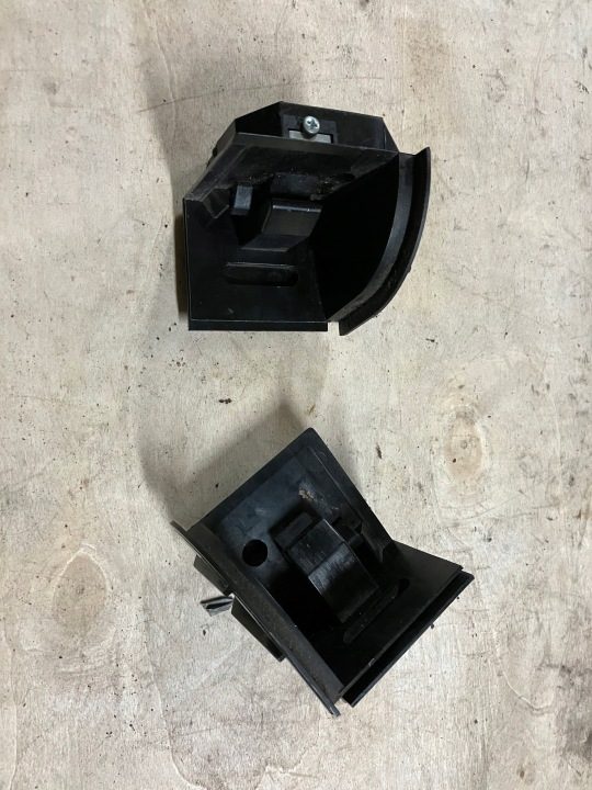 Крепление шторки багажника левое правое BMW X3 E83 7160589 7160590, фото 1