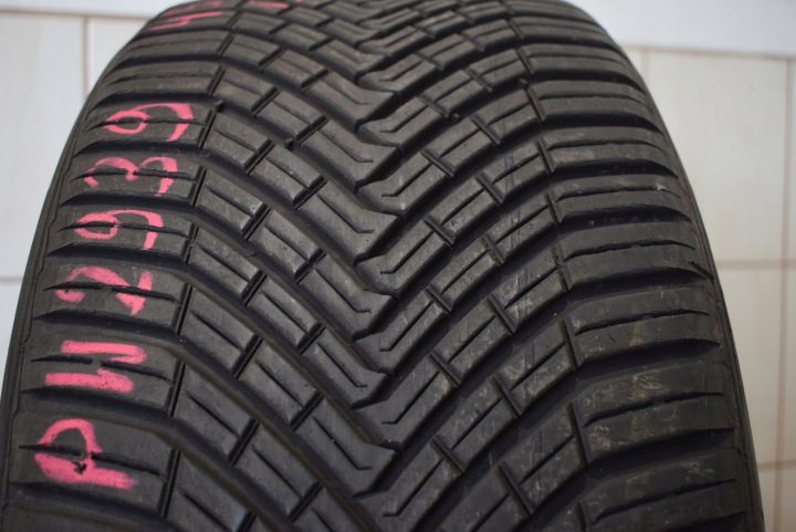 Шина всесезонная Continental AllSeasonContact 255/45R19 104 Y сцепление на снегу (3PMSF), защита диска, усилитель (XL), фото 1