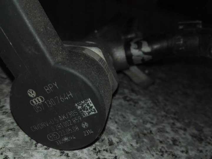ДАТЧИК ДАВЛЕНИЯ ТОПЛИВА 057130764H 0281002859 2.0TDI AUDI VW SEAT SKODA, фото 2