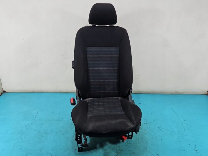 Сидящая слева водная MERCEDES W169 3D 3-дверный, фото 1