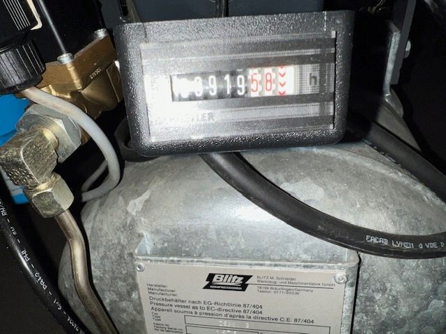 Компрессор масляный Blitz VXKE 304 / 90 l 10 бар, фото 5