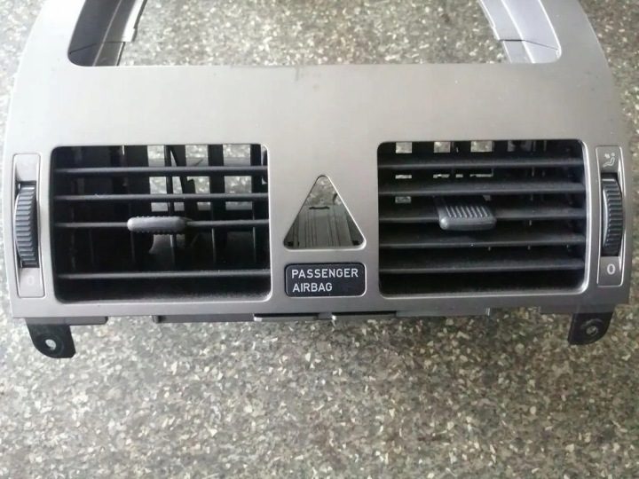 Воздухозаборник консоли VW TOURAN (1T1, 1T2) 1T1819728C 2.0L дизель 103 кВт, фото 2