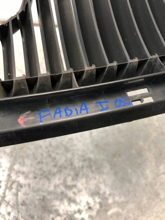 РЕШЕТКА РАДИАТОРА SKODA FABIA I 6Y0853668B, фото 8
