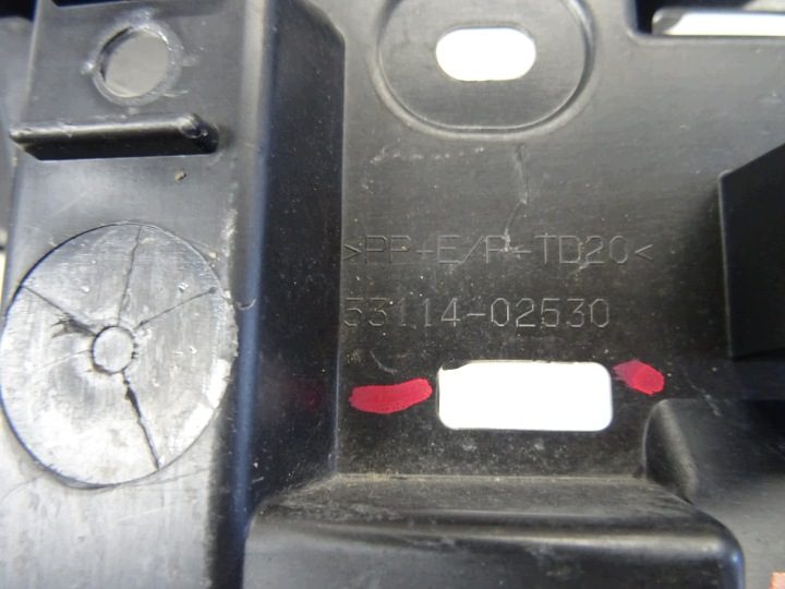 РЕШЕТКА РАДИАТОРА ПЕРЕДНЯЯ TOYOTA COROLLA E21 53114-02530, фото 7