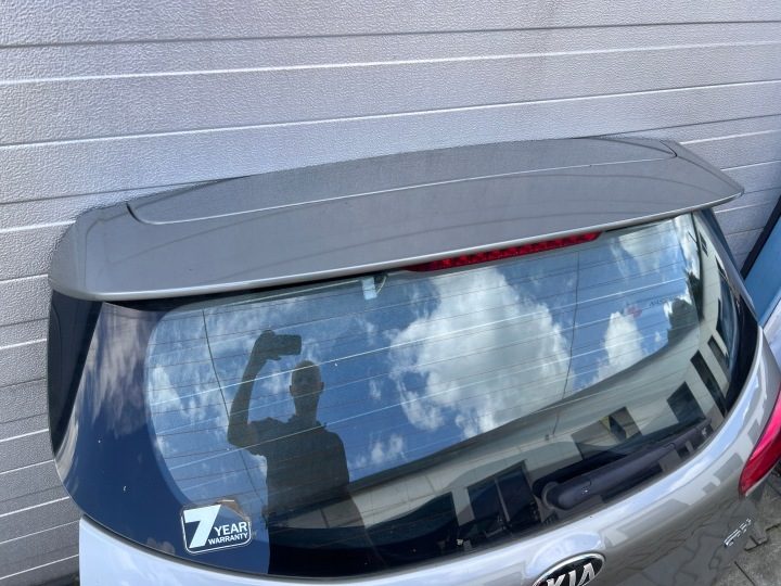 Крышка багажника в сборе камера KIA Carens IV 13- цвет K3Y, фото 2