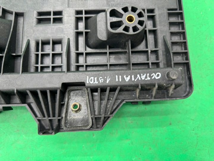 Основание кожух аккумулятора 1K0915333C Skoda Octavia II 2 04-, фото 10