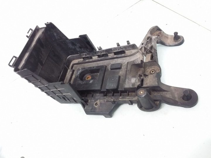 Площадка аккумулятора Audi OE 1K0915333C, фото 1