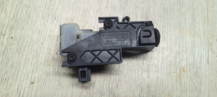 Привод горловины лючка бензобака Mercedes GLK X204 W204 W212 A2048200072, фото 1