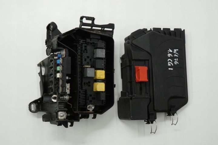 Mercedes W176 рестайлинг блок предохранителей 1.6CGI A2465400182 A2465403803, фото 1