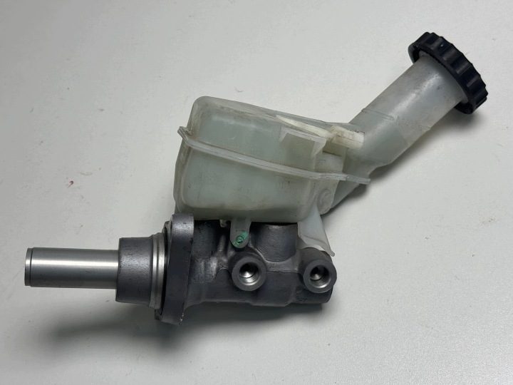 MITSUBISHI OUTLANDER III 12-20 БАЧОК ТОРМОЗНОЙ ЖИДКОСТИ, фото 1