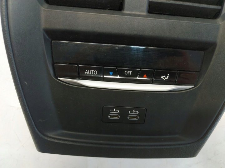 BMW i4 G26 4 GranCoupe, 2023 дефлектор обдува панель тоннеля USB, фото 3