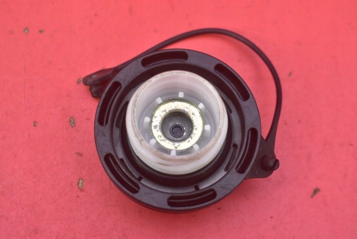 КРЫШКА ГОРЛОВИНЫ БЕНЗОБАКА HYUNDAI I20 1 I 12-14, фото 2