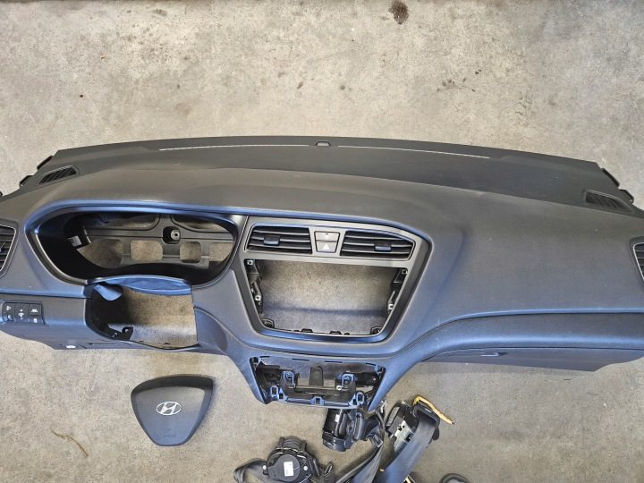 HYUNDAI I20 II 14- КОНСОЛЬ AIRBAG ПАНЕЛЬ ОРИГИНАЛ РЕМНИ, фото 4