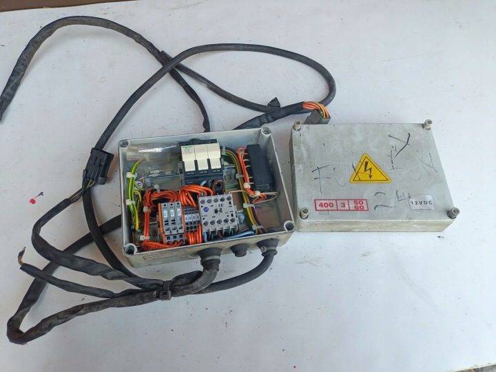 Блок предохранителей рефрижератор Carrier Xarios 550 600 500 450 № 2, фото 1