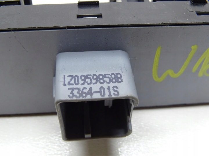 Панель блок кнопок стеклоподъемников 1Z0959858B Skoda Yeti рестайлинг Octavia III, фото 6