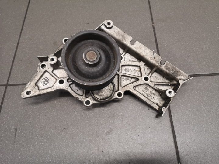 Помпа Audi A4 A6 A8 2.4 3.0 ASN AVK BDV BBJ 06C121019D, фото 1