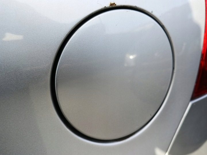 Toyota Yaris II 2 05-11 ЛЮЧОК ГОРЛОВИНЫ БЕНЗОБАКА код краски 1E7, фото 1