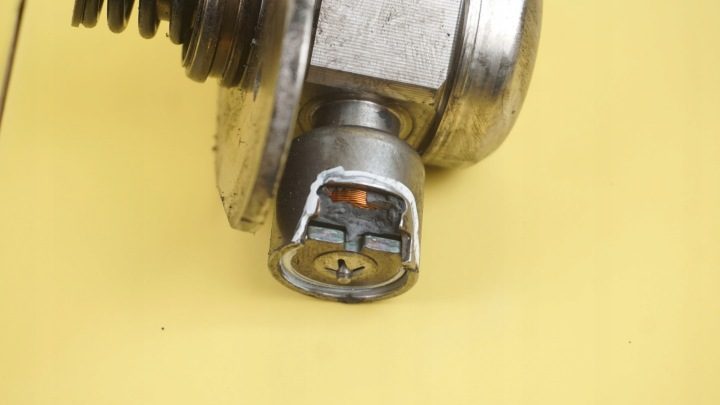 BMW E90 E87 E60 2.0 бензин 11 г. 170 л.с. N43B20A N43B20AA топливный насос 7562473, фото 3