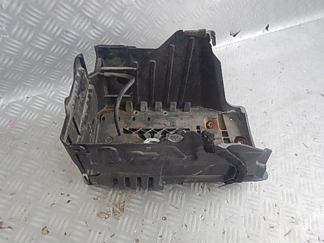 Площадка аккумулятора VOLVO S40 I (VS) 864205 1.9L дизель 85 кВт 2001, фото 1