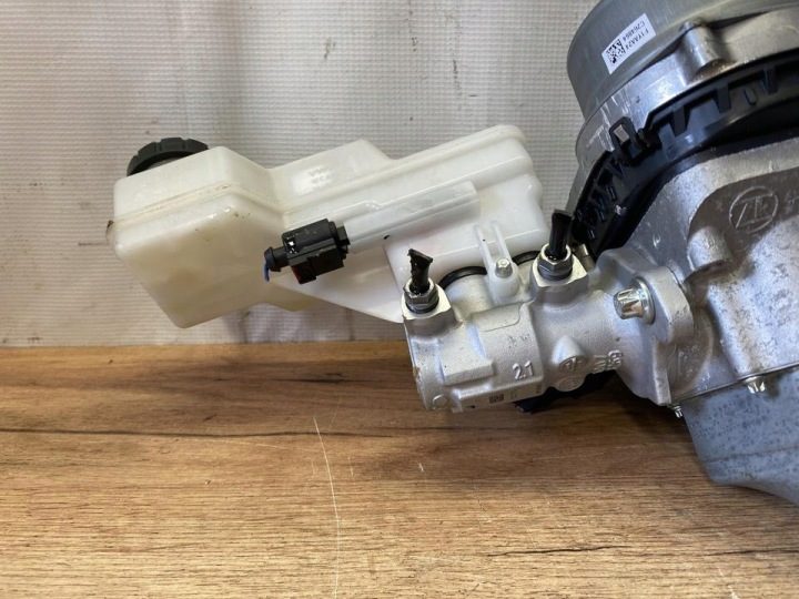 Расширительный бачок, жидкость тормозная Skoda ELROQ 2025 1EC614105BT, фото 6