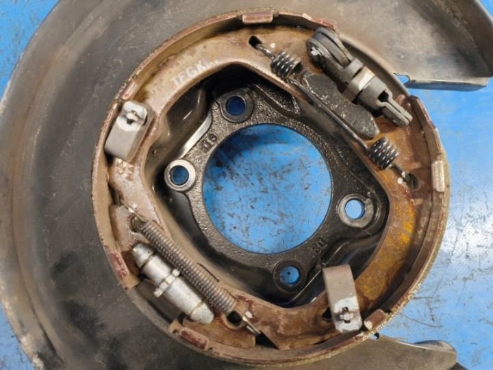 Тормоз барабанный Задний Левый 58250-3Q100 Hyundai SONATA YF 10-14, фото 3