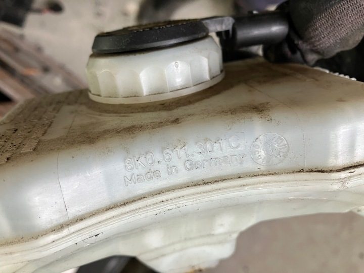 Бачок тормозной жидкости Audi A6 C7 4G 8K0611301C, фото 3