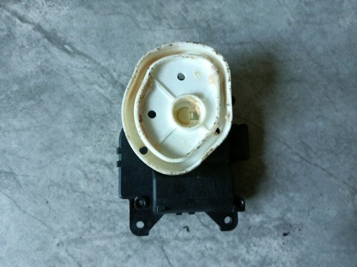 МОТОРЧИК ЗАСЛОНКИ ПЕЧКИ SUZUKI SX4 06-13 CZ11380-2530, фото 2