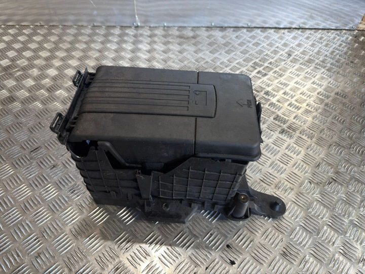 2016 Audi Q3 8U Площадка аккумулятора 1K0915325B, фото 1