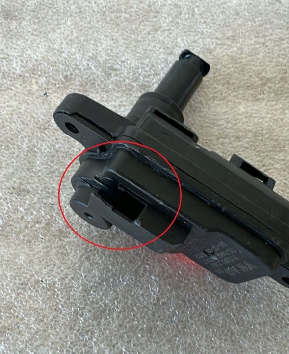 Привод замок лючка горловины бензобака Volkswagen Seat Skoda 8V0862159B, фото 4