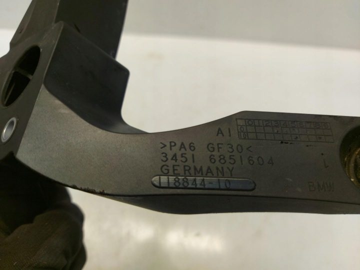 BMW F40 118i кронштейн насоса ABS 6851604, фото 2