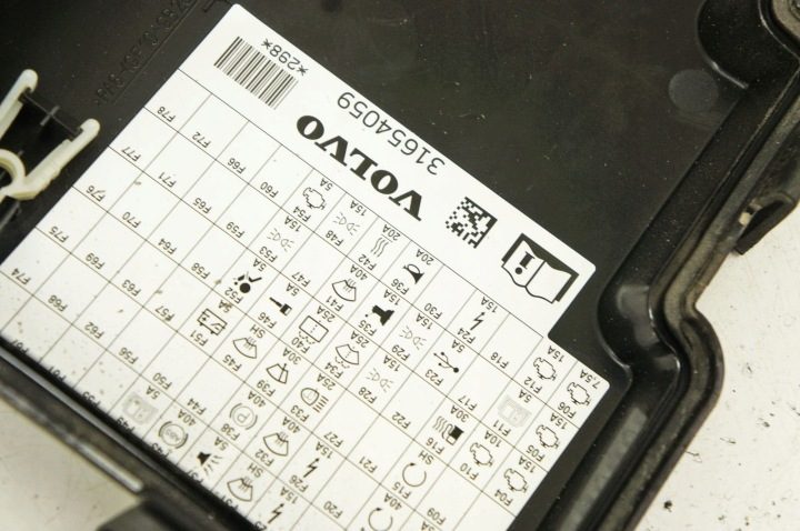 QL242 Volvo V90 16- Крышка Предохранителей 31654059, фото 6