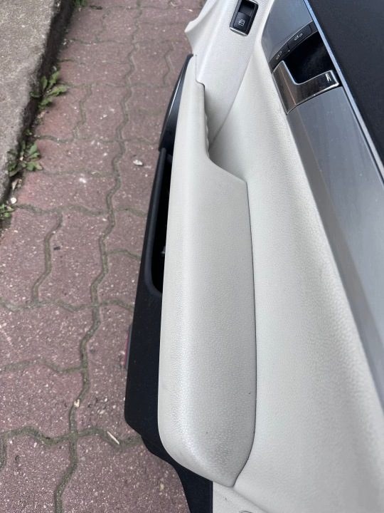 MERCEDES C КЛАСС W204 ОБШИВКА ДВЕРИ ПЕРЕДНЯЯ PODŚWIET LED SIWA КОЖА, фото 4