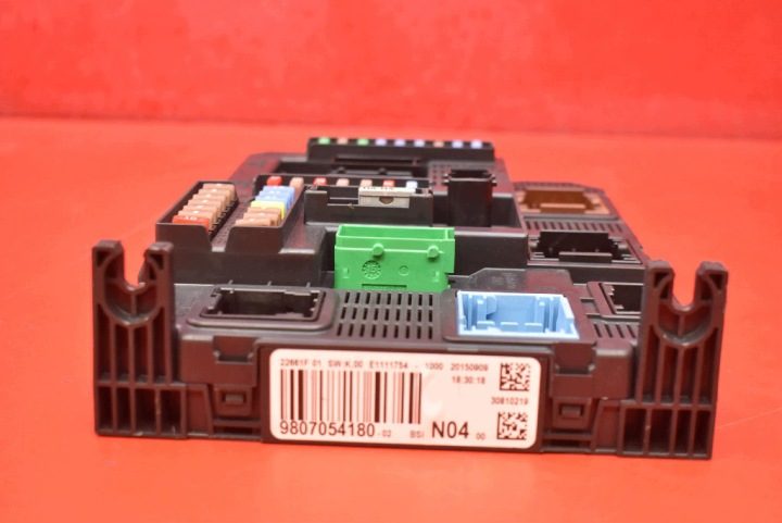 БЛОК ПРЕДОХРАНИТЕЛЕЙ BSI 9807054180-02 PEUGEOT 308 2 II T9 1.6 HDI 120 Л.С., фото 4