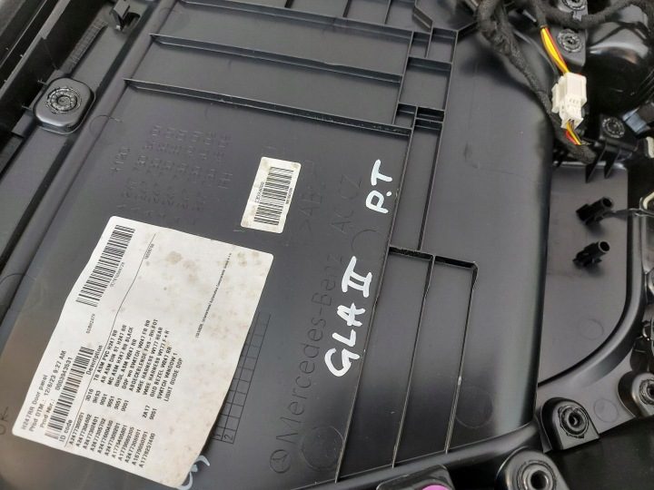 Mercedes GLA 200 II H247 W247 2023 г. ОБШИВКА ДВЕРИ ПРАВАЯ ЗАДНЯЯ, фото 2