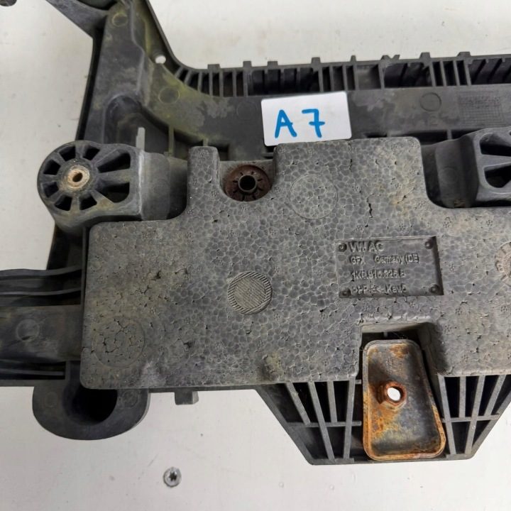 Основание кожух аккумулятора Tiguan Passat B7 Scirocco Caddy OE 1K0915325B, фото 8