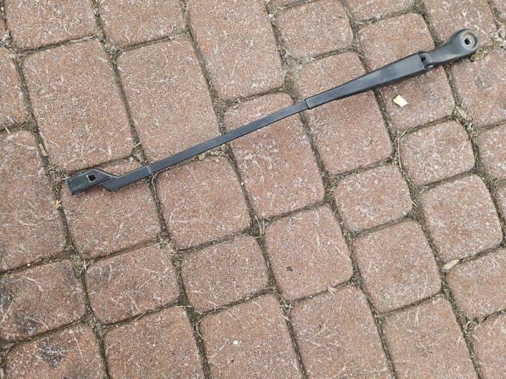 Щетка поводок дворника ЕВРОПА правая Opel Zafira C 20812594, фото 1