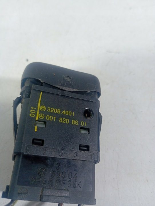 Mercedes Sprinter 903 98-07 выключатель открывания горловины бензобака OE 0018208601, фото 5