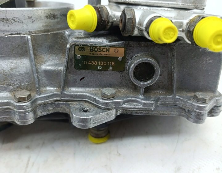 Топливная рампа Mercedes W123 2.3 0438100071 0438120116, фото 2