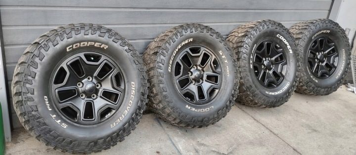 4X диск шина диска шины Jeep Wrangler JK 315/70 R17 Discoverer STT PRO, фото 1