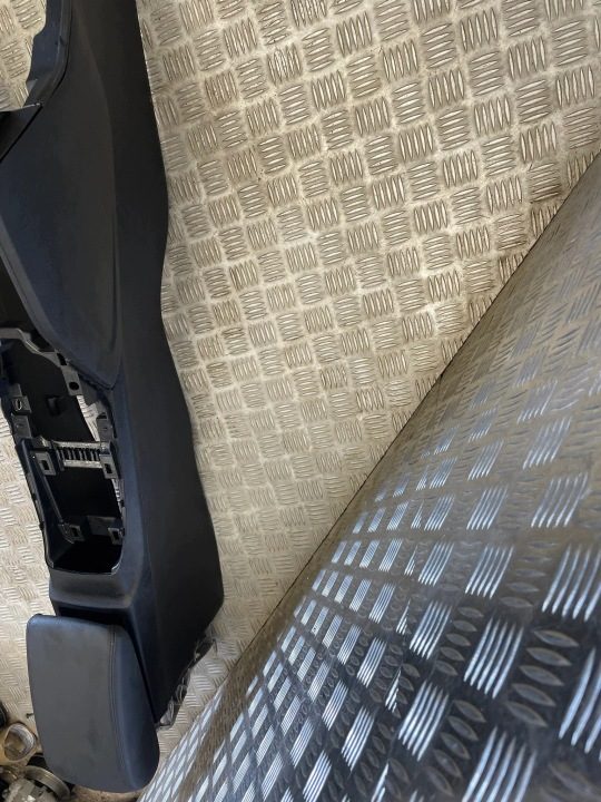 Подлокотник бардачок тоннель Audi Q2 81A 81B863241B, фото 8