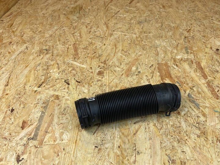 Заборник патрубок трубка воздуха VW Skoda Seat Audi 5Q0129618E, фото 1