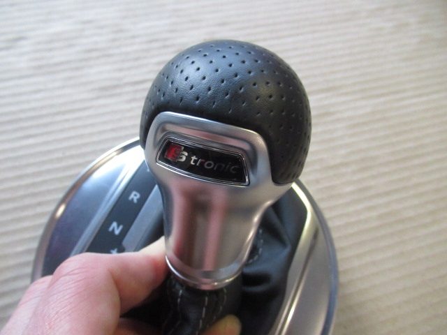 РУЧКА ЧЕХОЛ ПЕРЕКЛЮЧЕНИЯ ПЕРЕДАЧ AUDI TT 8S1713463 S TRONIC ОРИГИНАЛ OE, фото 2