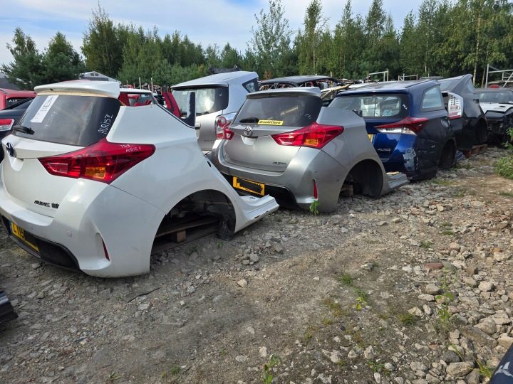 Toyota Auris II 1,6 Valvematic глушитель средний 50T03 задний 30T16, фото 9