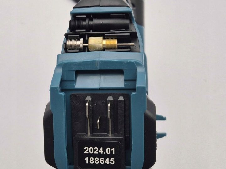 Minikompresor аккумуляторный Makita 12V MP100DZ, фото 6