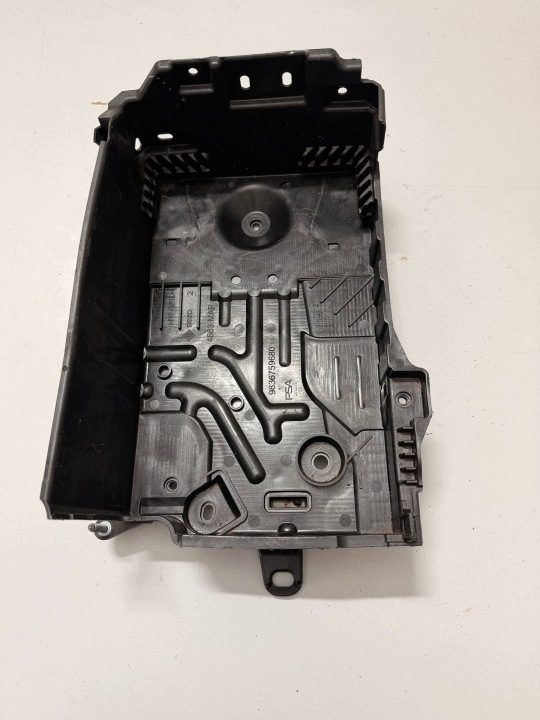 Площадка аккумулятора Peugeot 2008 II 9836759680, фото 1