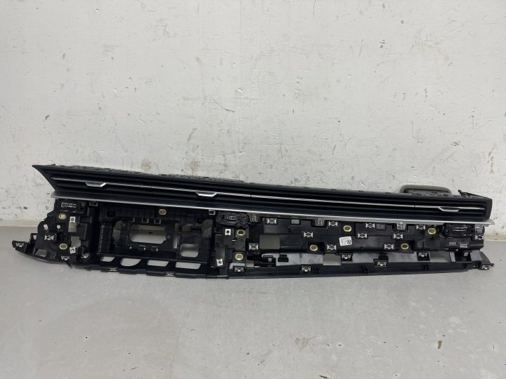 Воздухозаборник консоли AUDI 4M8820902D 4.0L бензин 2021, фото 1