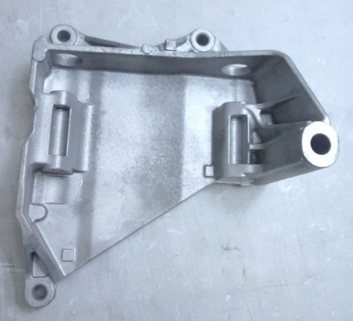 Крепление генератора кронштейн VW T5 Touareg 2.5TDI TDI 070903143C, фото 2