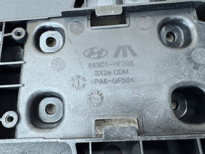 Hyundai Kona II 2023-EV крепление лючка зарядки 863C1-HF005, фото 4