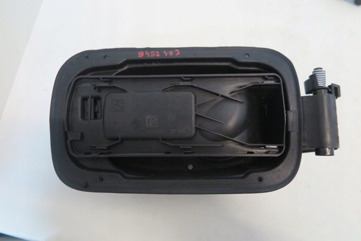 Лючок горловины бензобака BMW G01 G21 G22 G30 9452493, фото 1
